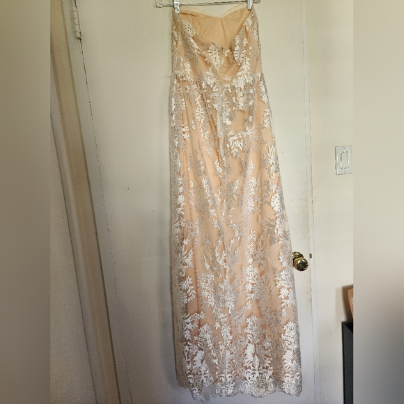 Lulus white and nude lace strapless gown size medium - Picture 5 of 9